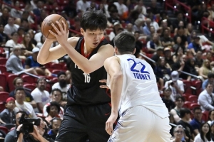 队记：即使杨瀚森被断球 但动作很流畅 远远超乎想象