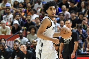 bwin-效率不高！哈珀16投仅5中拿到16分出现5失误 正负值-24